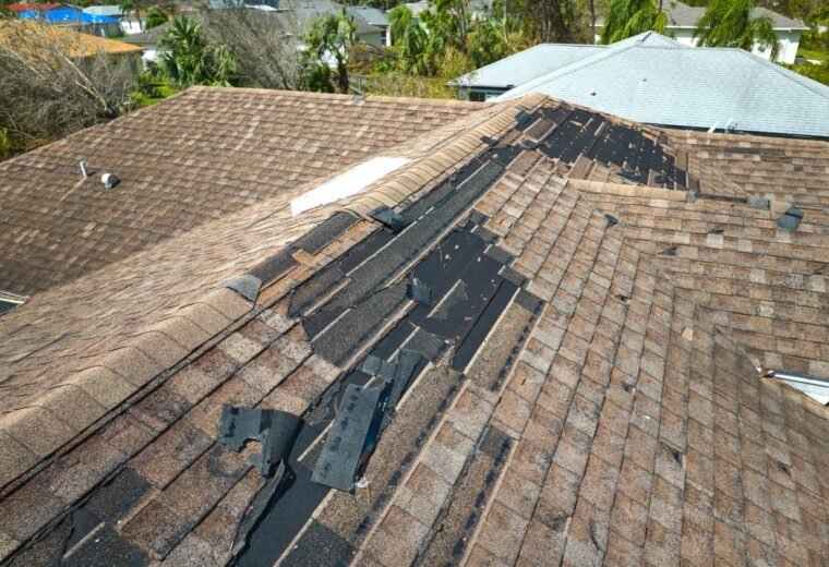 7 Signs You Need Roof Replacement (Don’t Wait Too Long)