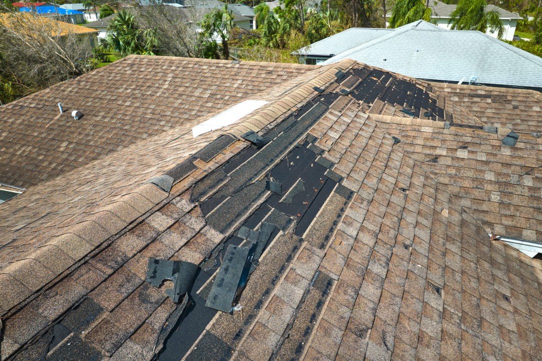 7 Signs You Need Roof Replacement (Don’t Wait Too Long)